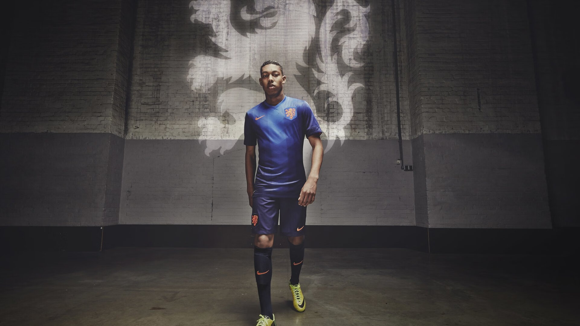 勇士发布球员幕后花絮展示备战日常，勇士入场